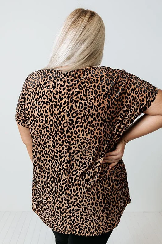 Women Leopard Velvet Short Sleeve Top